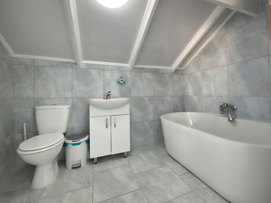 5 Bedroom Property for Sale in Hawston Western Cape